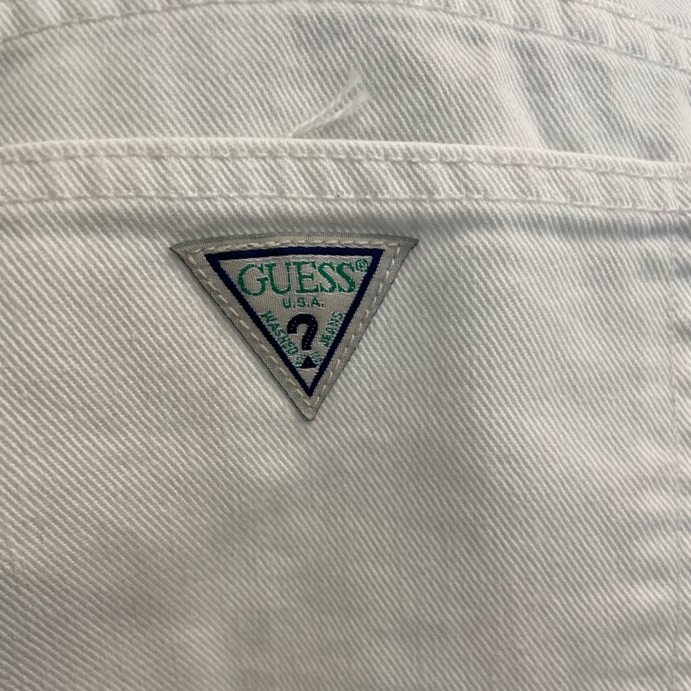 Men’s White 1981 Guess jeans, 38x32